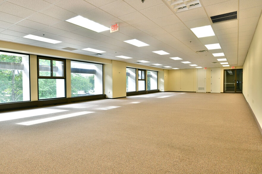 More Photos Of 108 Main Ave SW, Warren Office Residential For Lease