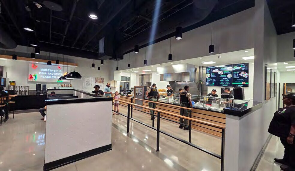 More Photos Of 2330 Memorial Dr, Waycross Restaurant For Sale