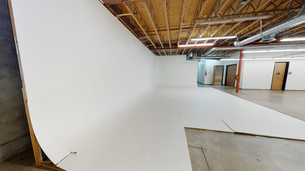 More Photos Of 6151-6159 Santa Monica Blvd, Los Angeles Showroom For Sale
