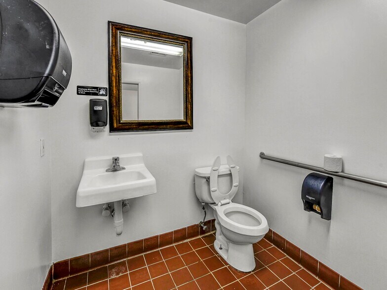 More Photos Of 5128 S 1900 W, Roy Restaurant For Sale