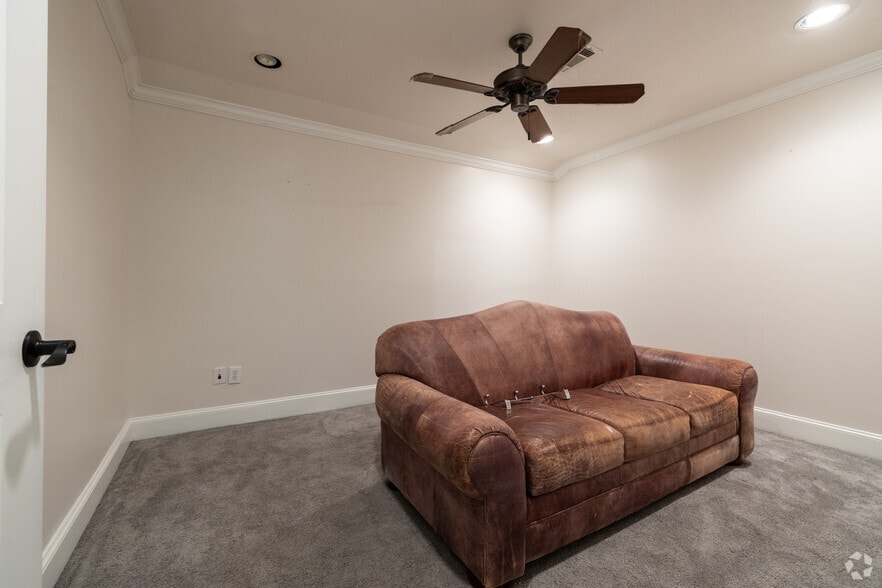 More Photos Of 12814 Willow Centre Dr, Houston Medical For Sale