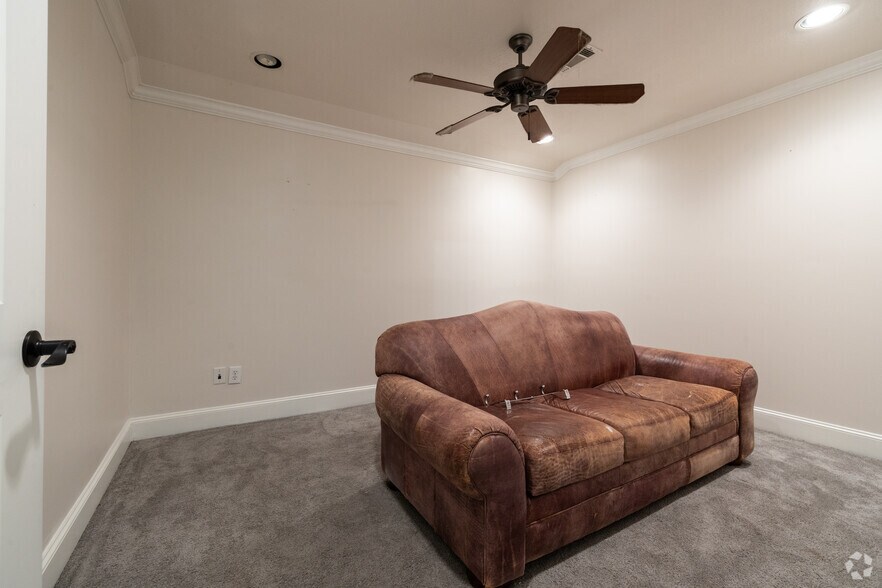 More Photos Of 12820 Willow Centre Dr, Houston Unknown For Lease