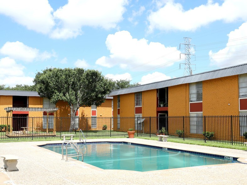 Primary Photo Of 701 Preston, Pasadena Apartments For Sale