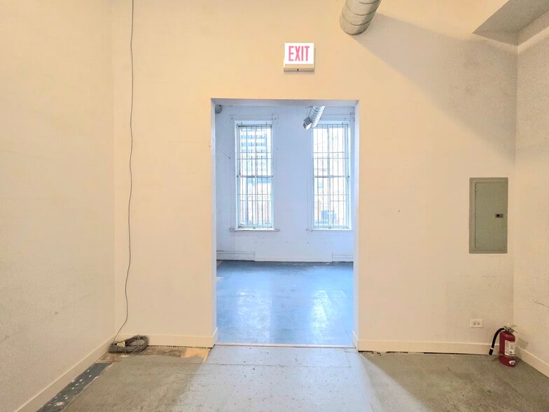 More Photos Of 1102 W 18th St., Chicago Apartments For Lease