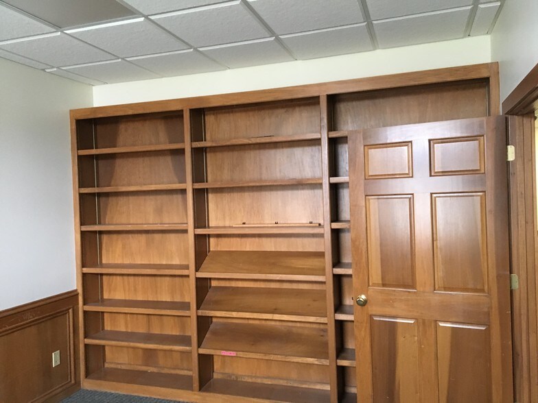 More Photos Of 3725 Kentucky Ave, Indianapolis Medical For Lease