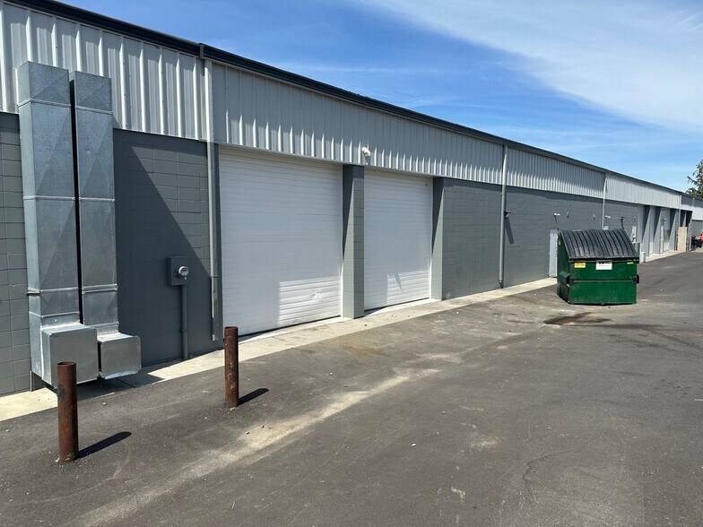 More Photos Of 6713 W Clearwater Ave, Kennewick Flex For Lease