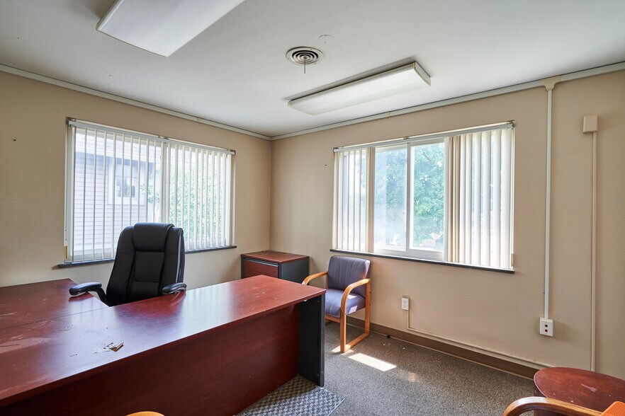 More Photos Of 640 W Market St, Akron Office For Sale