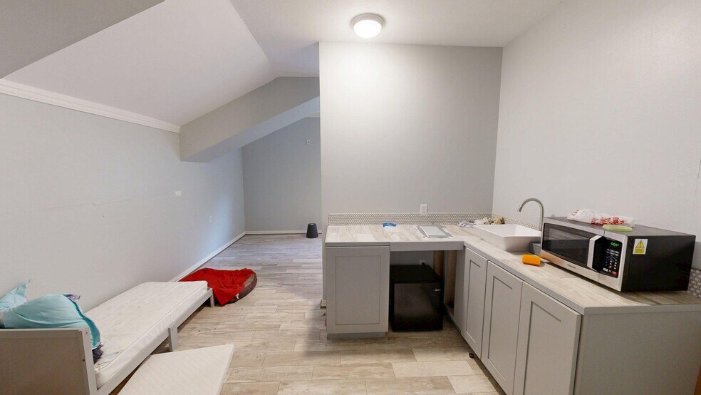 More Photos Of 3663 S Dairy Ashford Rd, Houston Veterinarian Kennel For Lease