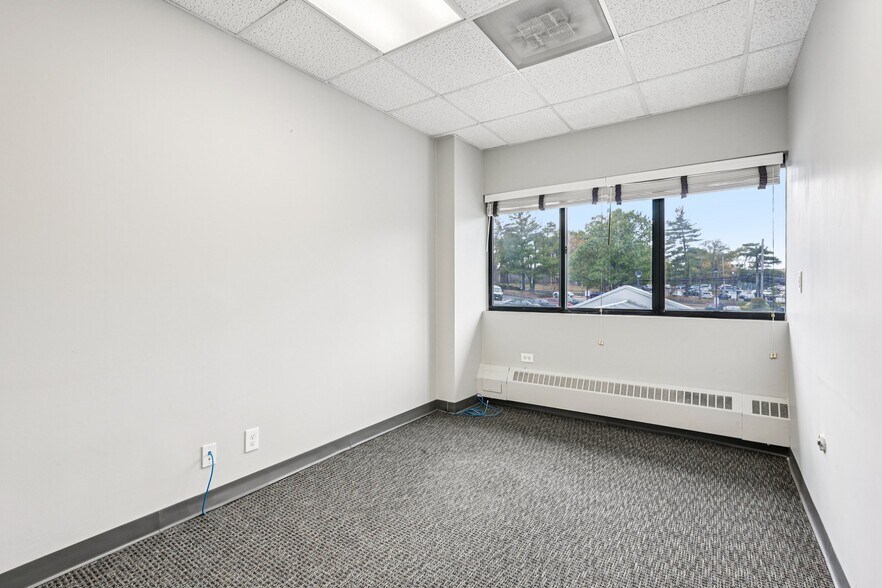More Photos Of 970 N Broadway, Yonkers Medical For Lease