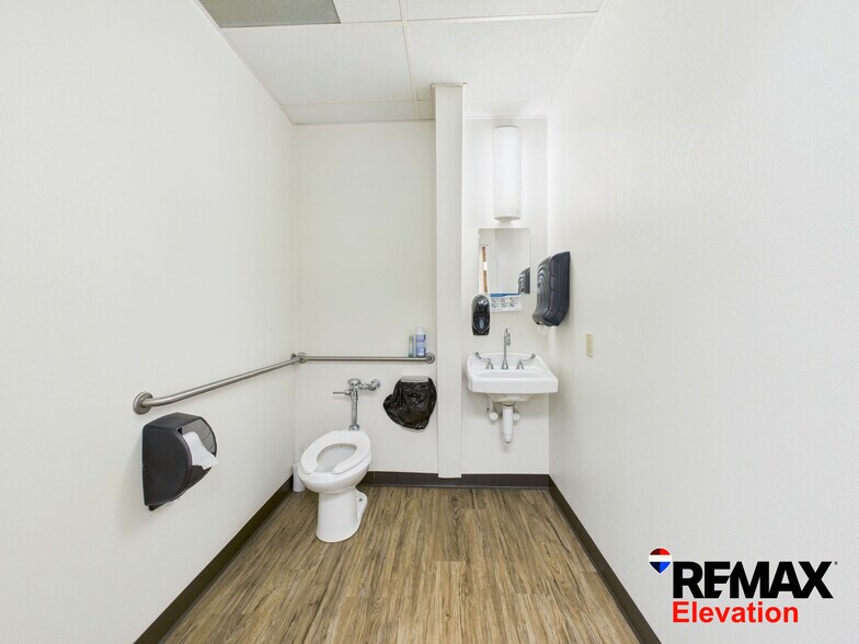 More Photos Of 156 N 6th St, Basin Office For Sale