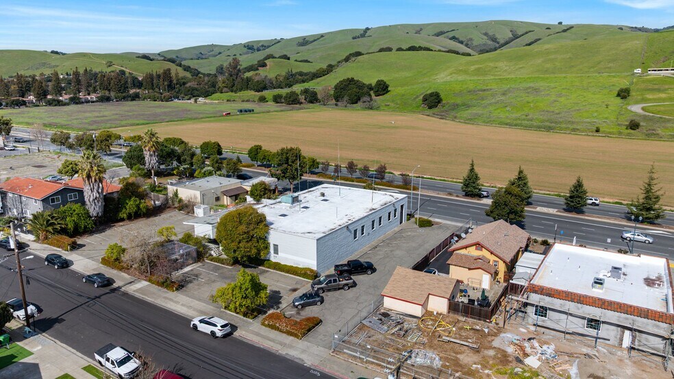 More Photos Of 33641 Mission Blvd, Union City Freestanding For Sale