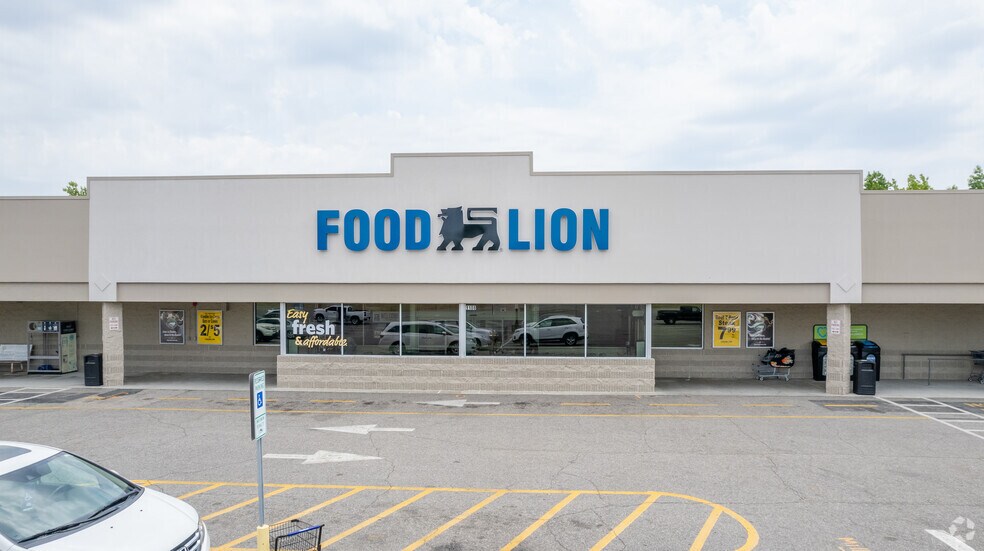 More Photos Of 1100-1116 Aberdeen Rd, Laurinburg Storefront For Lease