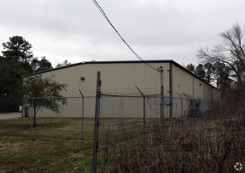 More Photos Of 3730 Creekmont Dr, Houston Warehouse For Lease