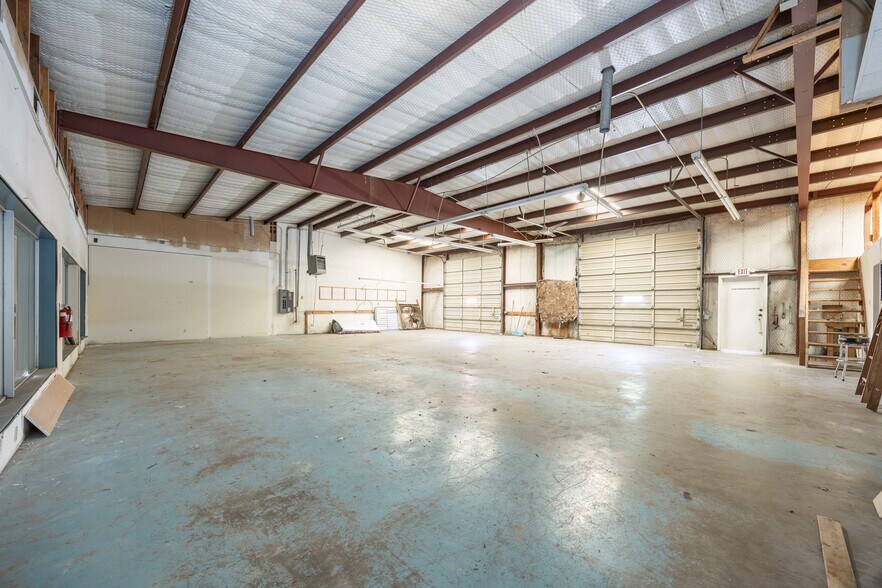 More Photos Of 617 G Alexander fwy, Duncanville Warehouse For Lease