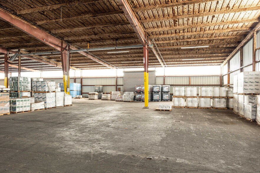More Photos Of 3710-3719 E Us-90, Lake City Manufacturing For Lease