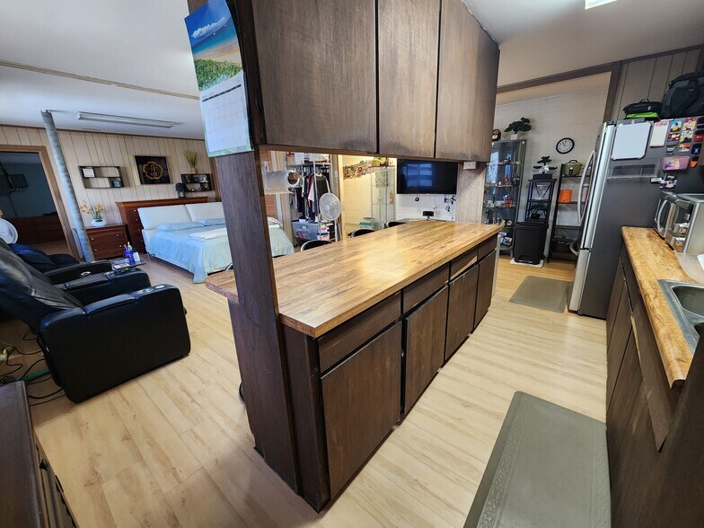 More Photos Of 2015 Kalani St, Honolulu Warehouse For Sale