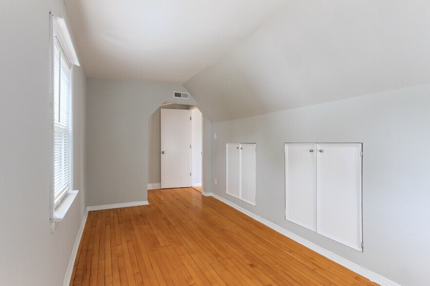 More Photos Of 6046 W Giddings, Chicago Apartments For Sale