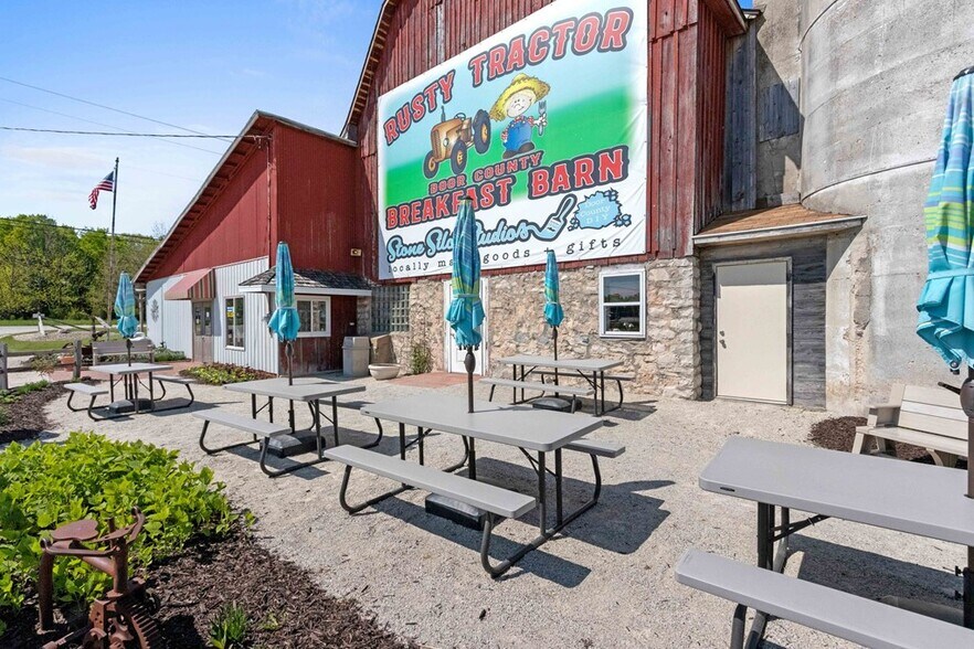 More Photos Of 6216 WI-42, Egg Harbor General Retail For Sale