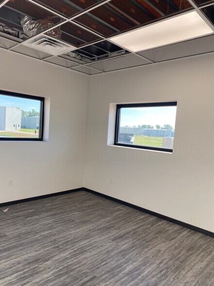 More Photos Of 8409 SW 23rd Pl, Oklahoma City Warehouse For Lease