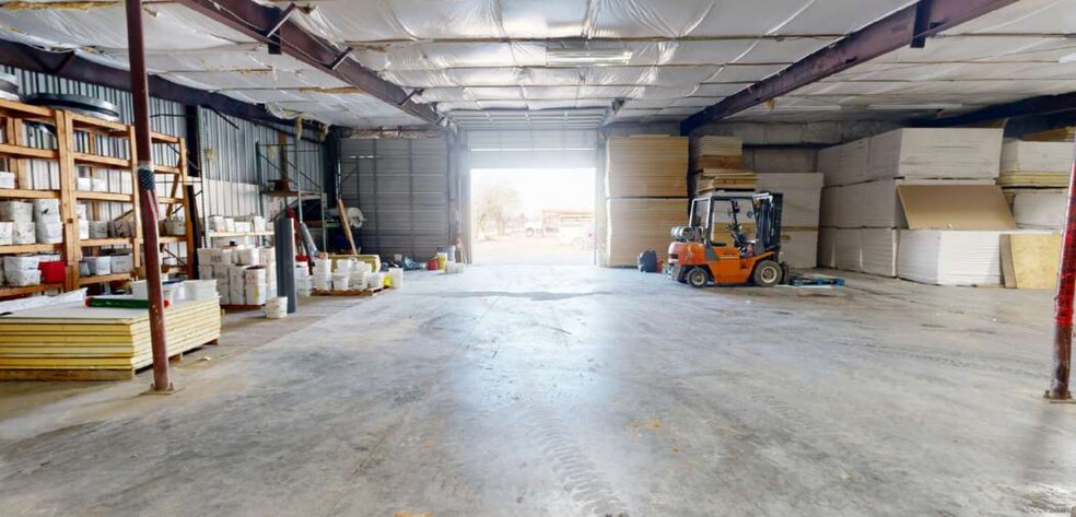 More Photos Of 2917 S 1st St, Rogers Warehouse For Lease