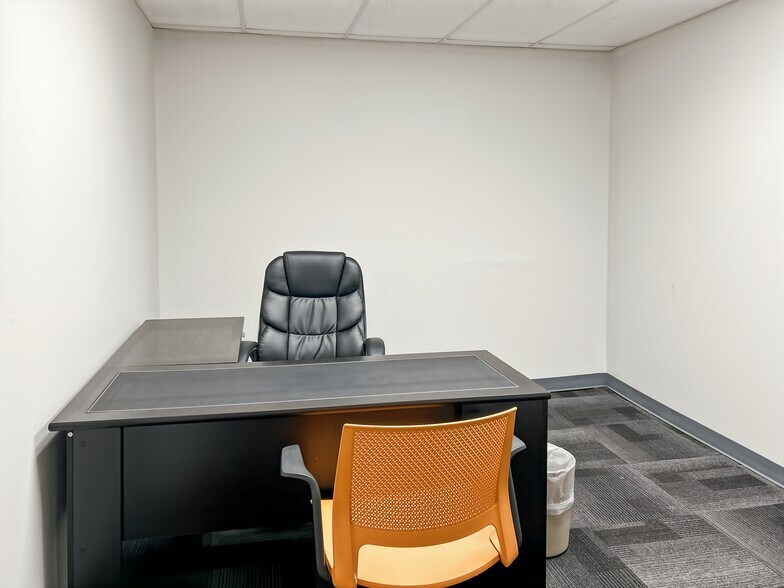 More Photos Of 2709-2715 Pontiac Lake Rd, Waterford Coworking Space