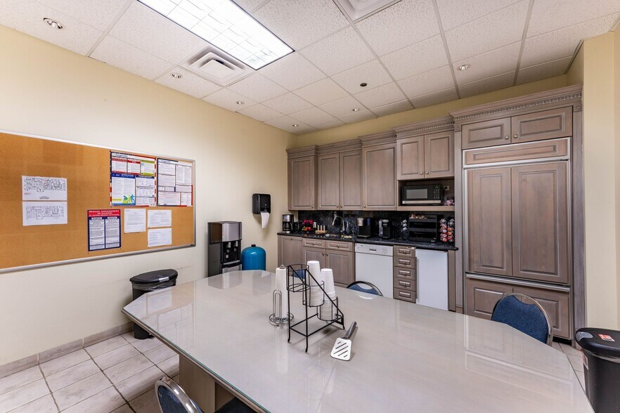 More Photos Of 10600 W Sam Houston Pky N, Houston Warehouse For Lease