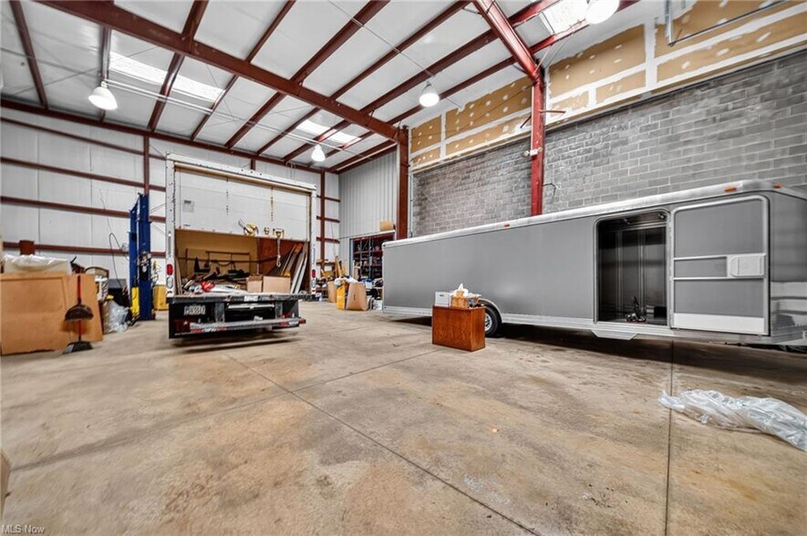 More Photos Of 3045 W Prospect Rd, Ashtabula Flex For Sale