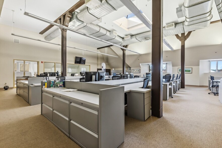 More Photos Of 1 E Ridgewood Ave, Ridgewood Storefront Retail Office For Lease