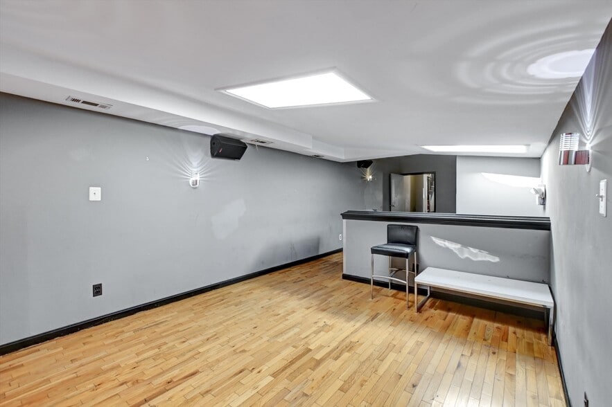 More Photos Of 15 E Centre St, Baltimore Bar For Sale