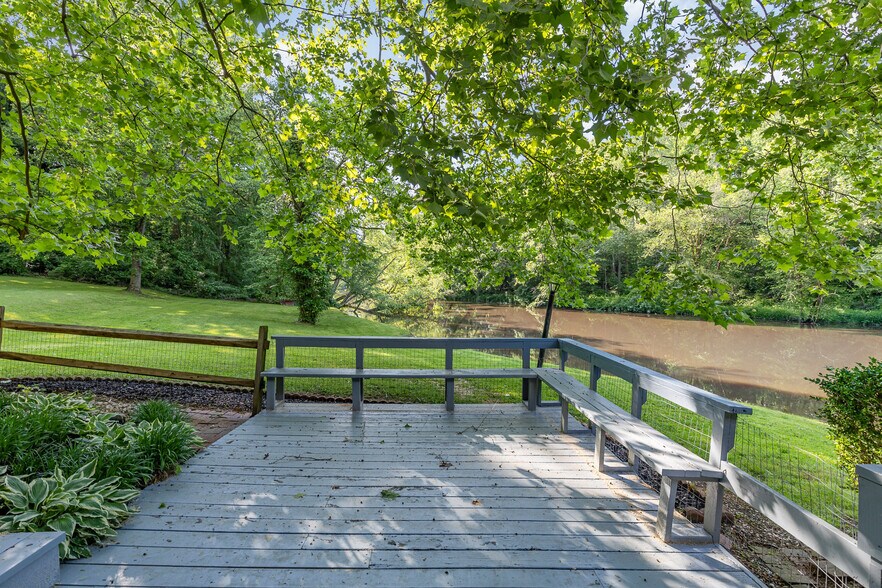 More Photos Of 6908 S Roxbury Mill Rd, Spotsylvania Flex For Sale