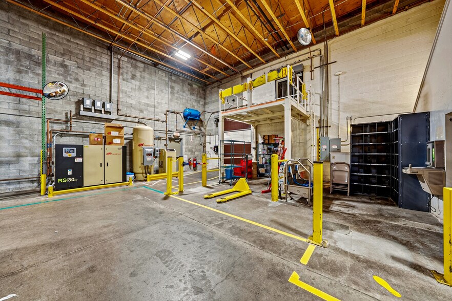 More Photos Of 710 Jefferson Ave, Ashland Light Manufacturing For Lease