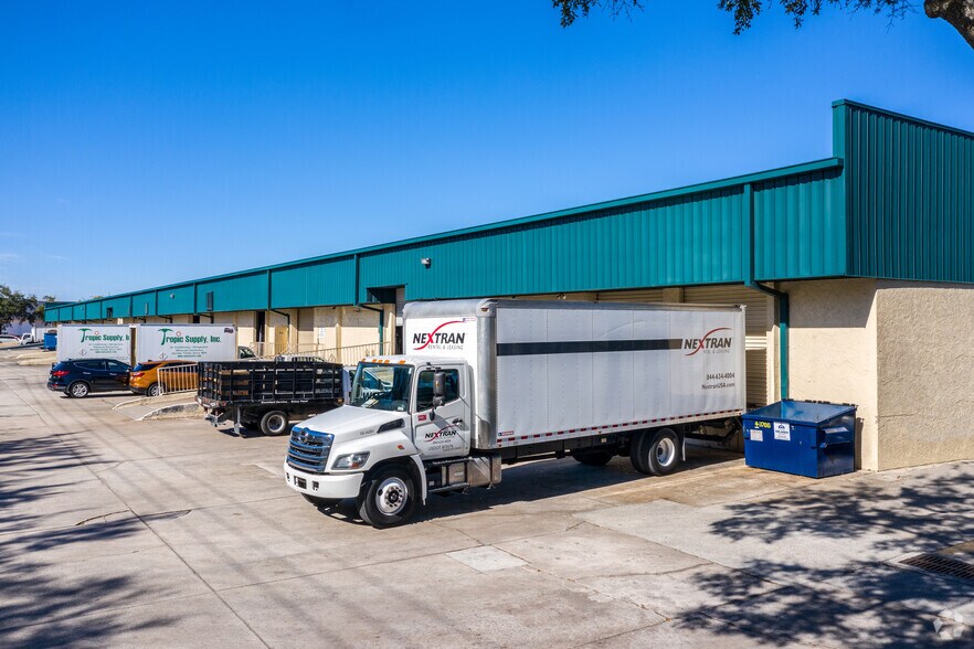 More Photos Of 4520-4564 36th St, Orlando Light Distribution For Lease