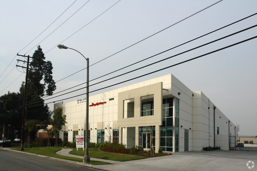 Primary Photo Of 13539 Freeway Dr, Santa Fe Springs Warehouse For Lease