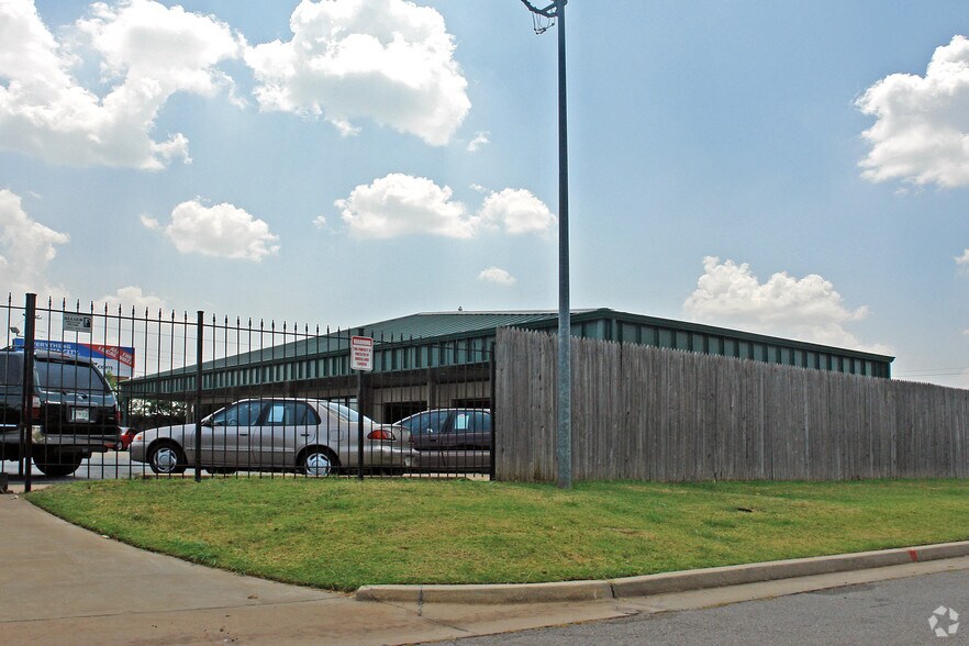 More Photos Of 9615 Broadway Ext Service Rd, Oklahoma City Auto Dealership For Lease