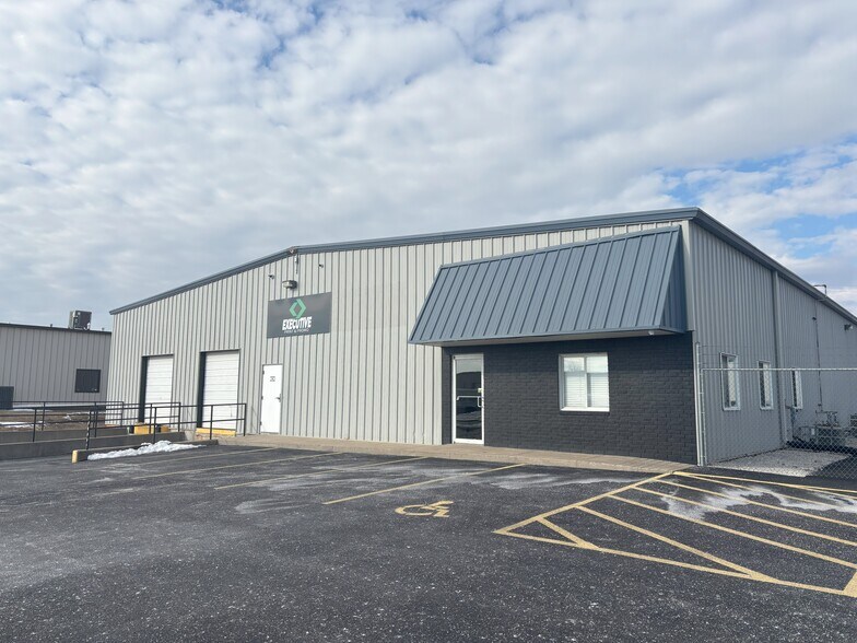 Primary Photo Of 4331 W CALHOUN St, Springfield Industrial For Lease