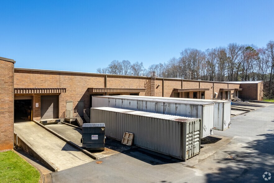 More Photos Of 1831 W Oak Pky, Marietta Distribution For Lease