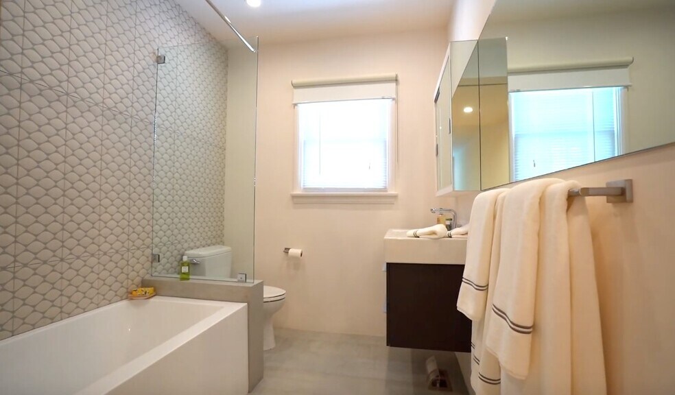 More Photos Of 342 N Oakhurst Dr, Beverly Hills Apartments For Sale