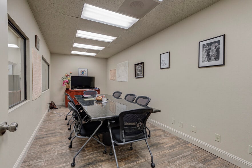 More Photos Of 1312 Texas Ave, Lubbock Office For Sale
