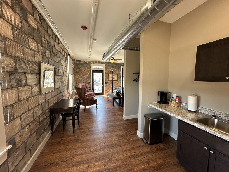 More Photos Of 408-422 N Main St, Hannibal Restaurant For Sale