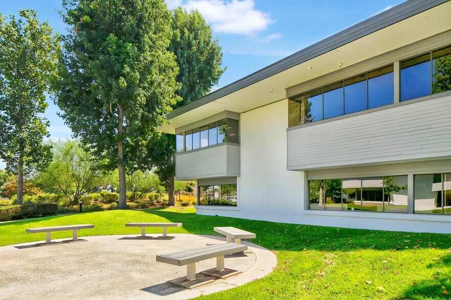 More Photos Of 5500 Ming Ave, Bakersfield Unknown For Lease