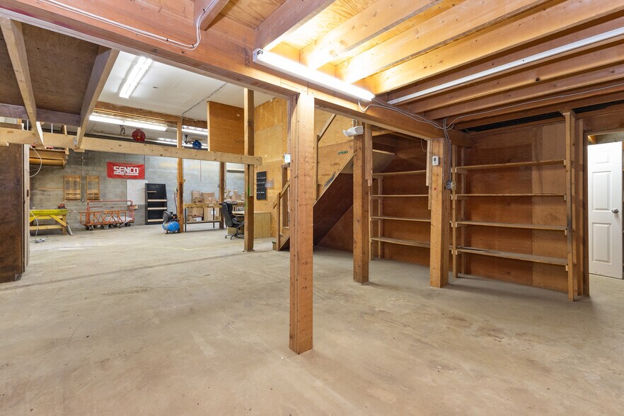 More Photos Of 2265b W Railway st, Abbotsford Warehouse For Lease