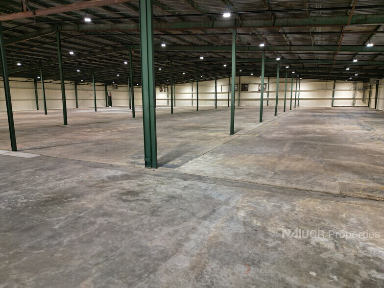More Photos Of 405 Commerce Park Ave, Canton Warehouse For Lease