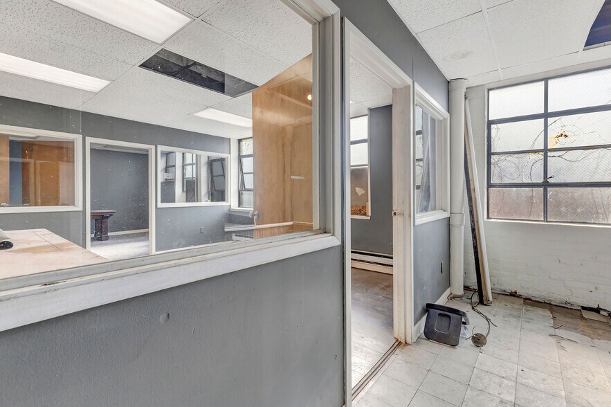 More Photos Of 122 E Liberty St, Cincinnati Warehouse For Lease