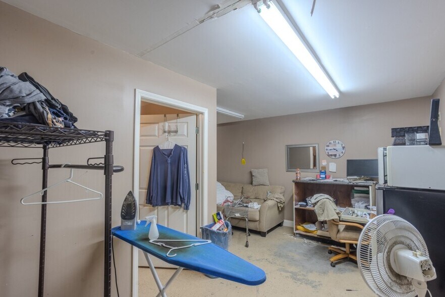 More Photos Of 244 N College St, Statesboro Flex For Sale