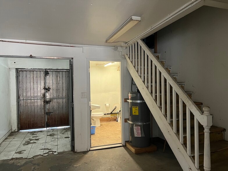 More Photos Of 4800 Bissell Ave, Richmond Manufacturing For Sale