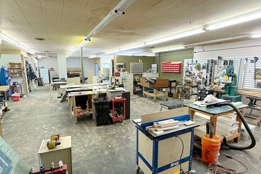 More Photos Of 1801 Wood St, Elkhart Storefront For Sale