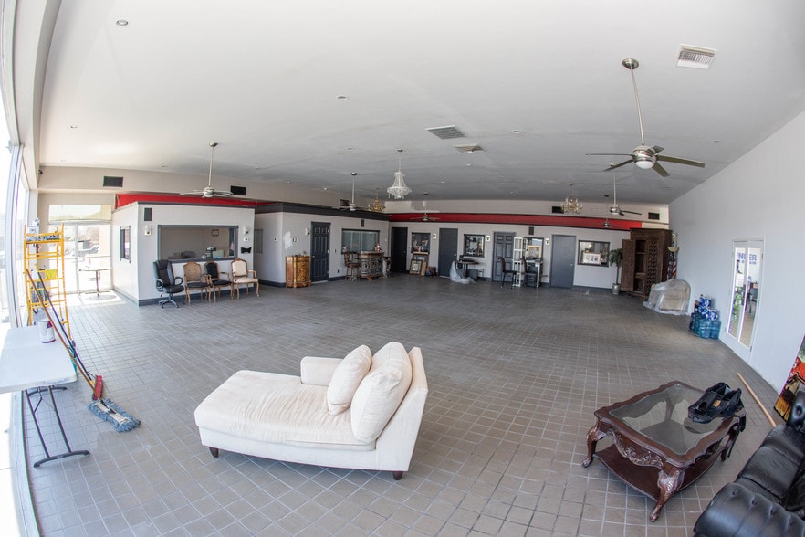More Photos Of 2650 N Scottsdale Rd, Tempe Auto Dealership For Sale