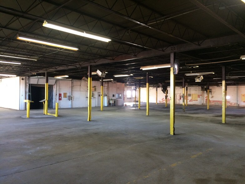 More Photos Of 12 W Interstate Rd, Addison Warehouse For Sale