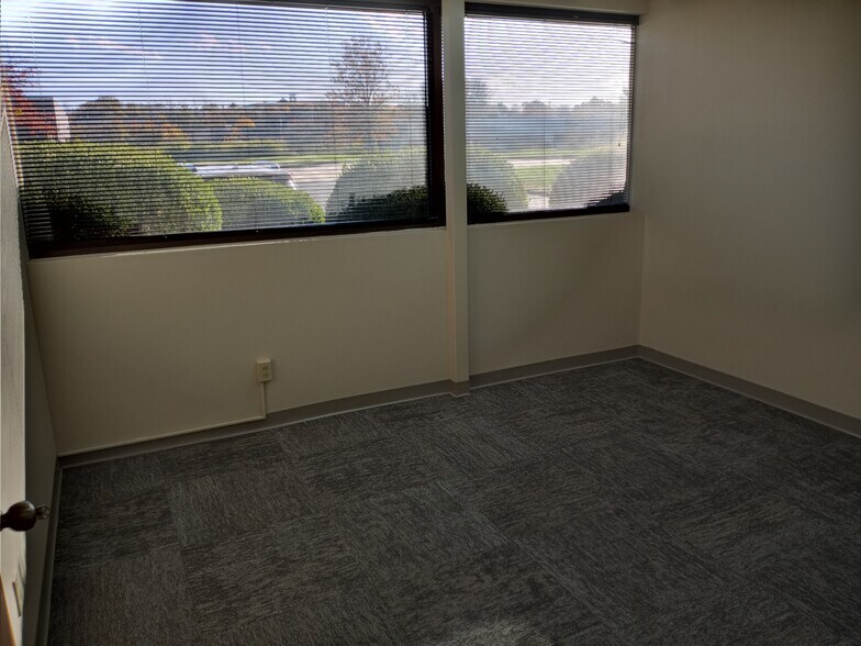 More Photos Of 887-891 Bolger Ct, Fenton Light Distribution For Lease