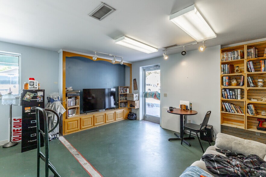 More Photos Of 15781 Rankin Ave, Dunlap Freestanding For Sale